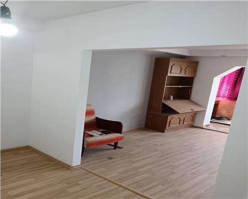 DE VANZARE APARTAMENT CU 1 CAMERA BARLAD